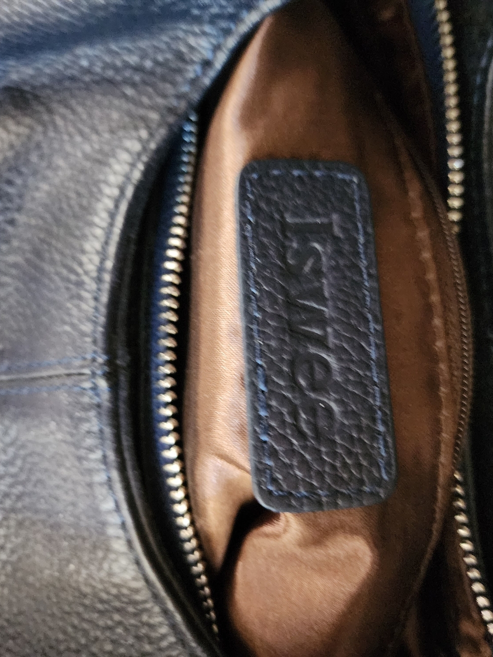 Iswee Navy Pebbled Leather Shoulder Bag - Picture 11 of 17